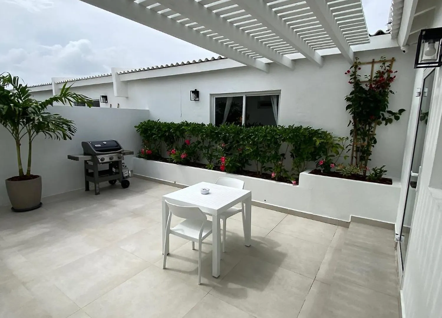 Movida Inn Aruba Palm Beach Apartmán