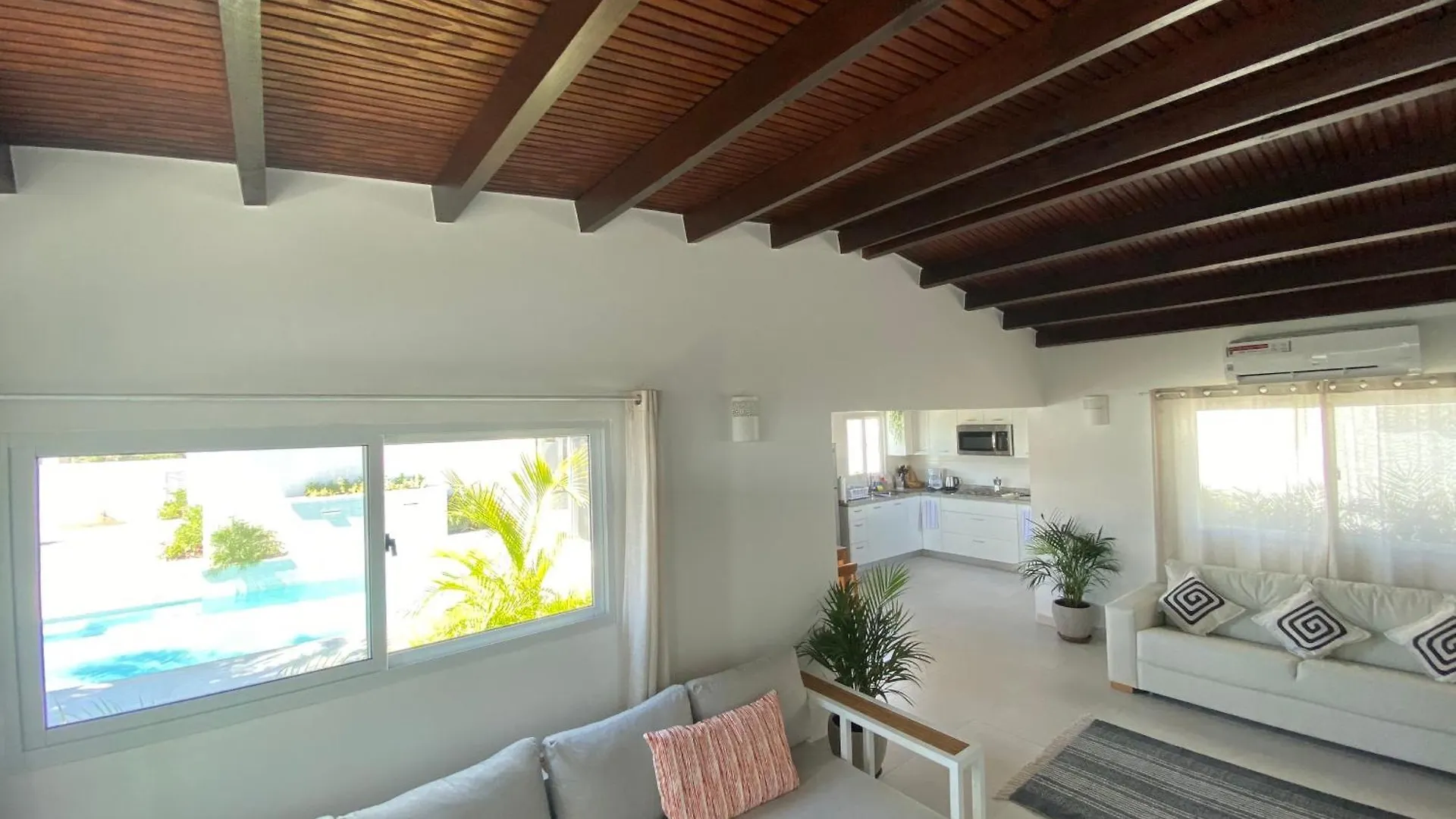 Movida Inn Aruba Palm Beach