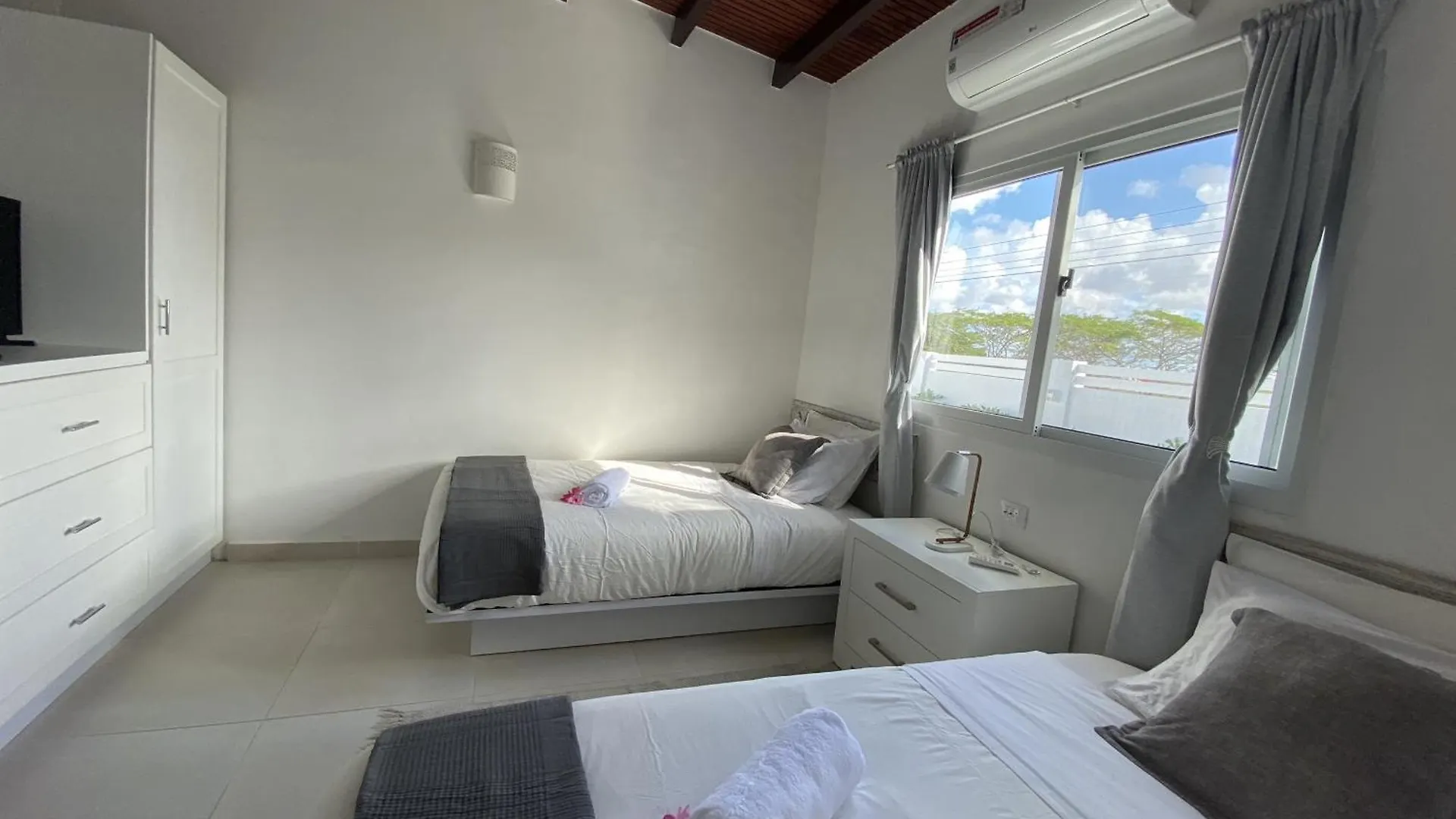 Movida Inn Aruba Palm Beach