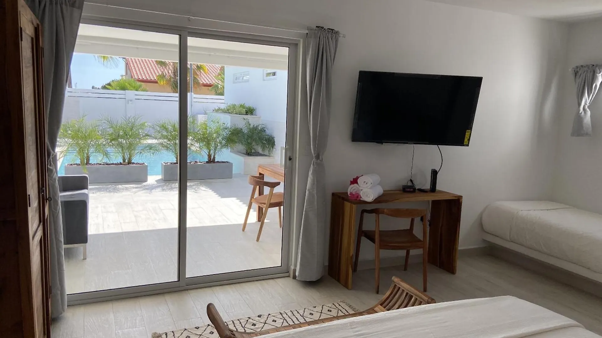 Movida Inn Aruba Palm Beach